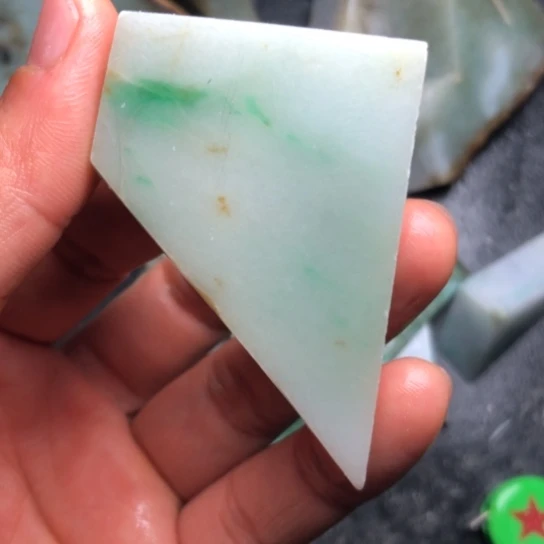 翡翠未镶嵌颈饰裸石