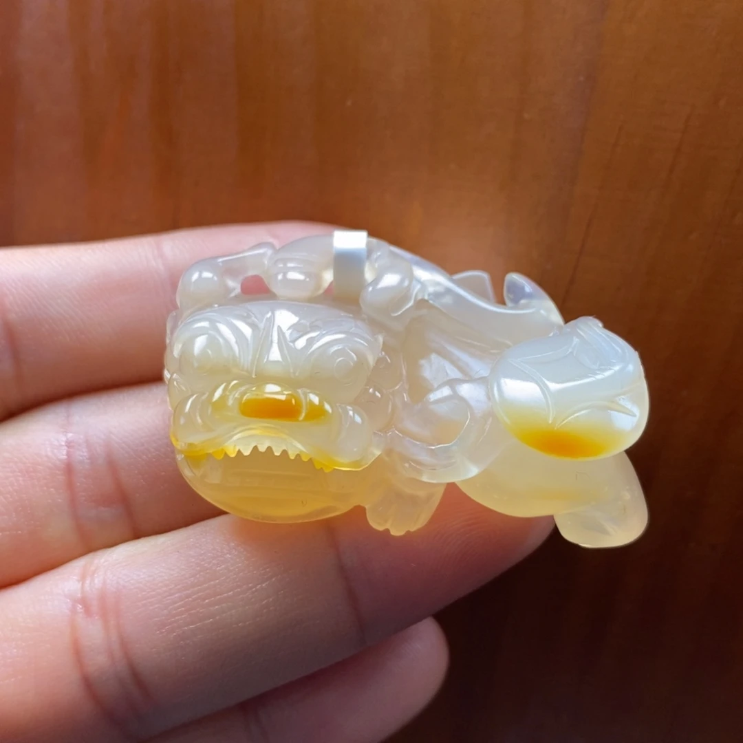 石英质玉（黄龙玉）未镶嵌颈饰