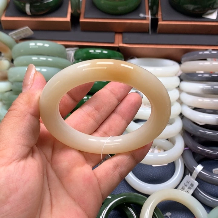 【闪购商品】未镶嵌手镯和田玉