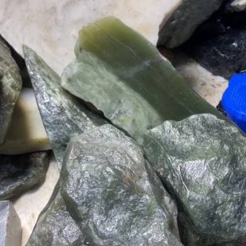 透闪石质玉未镶嵌珠宝半成品