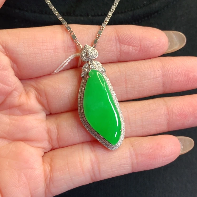 【闪购商品】颈饰18K金镶嵌翡翠福瓜