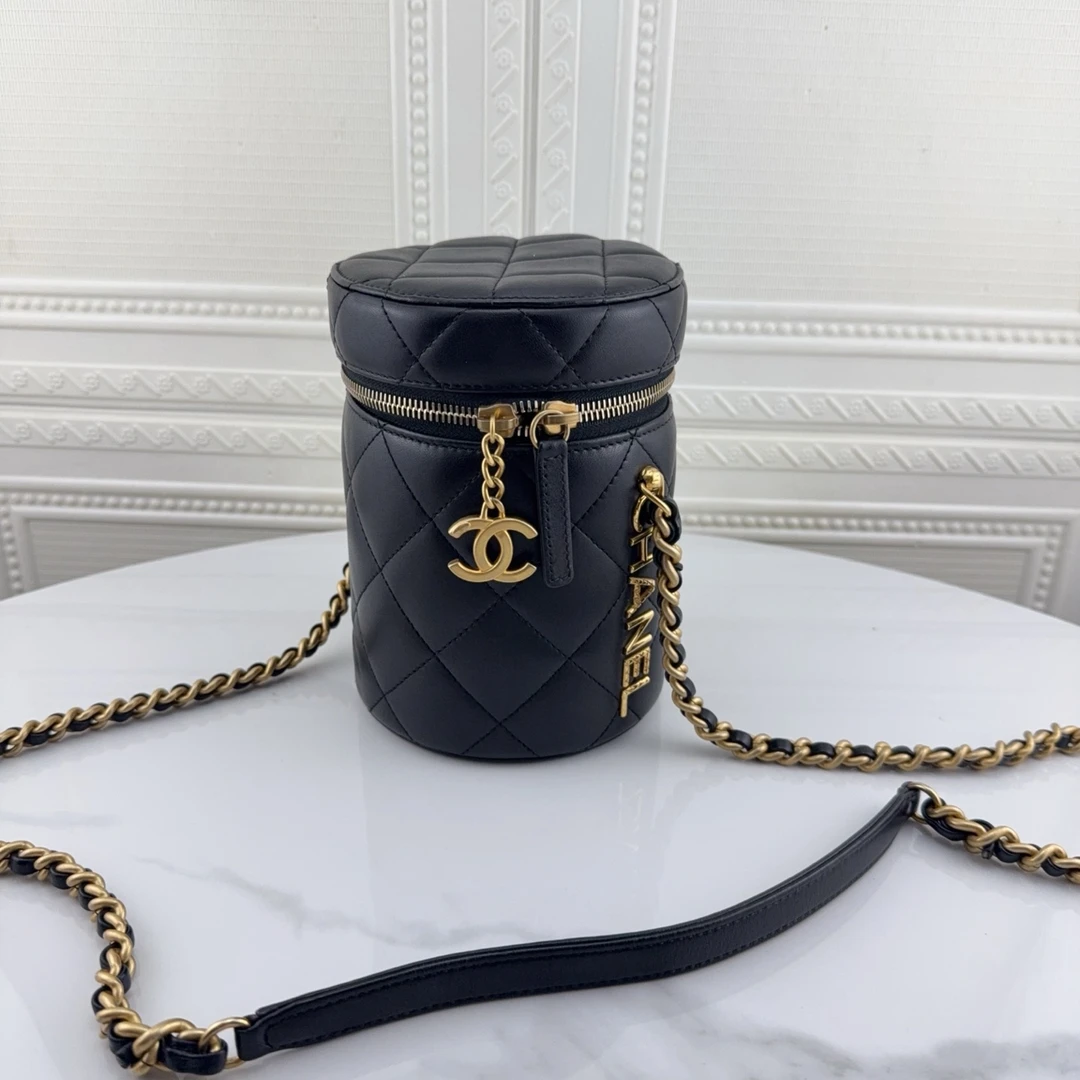 99新 Chanel/香奈儿 时尚经典黑金22B发财桶芯片款二奢包包