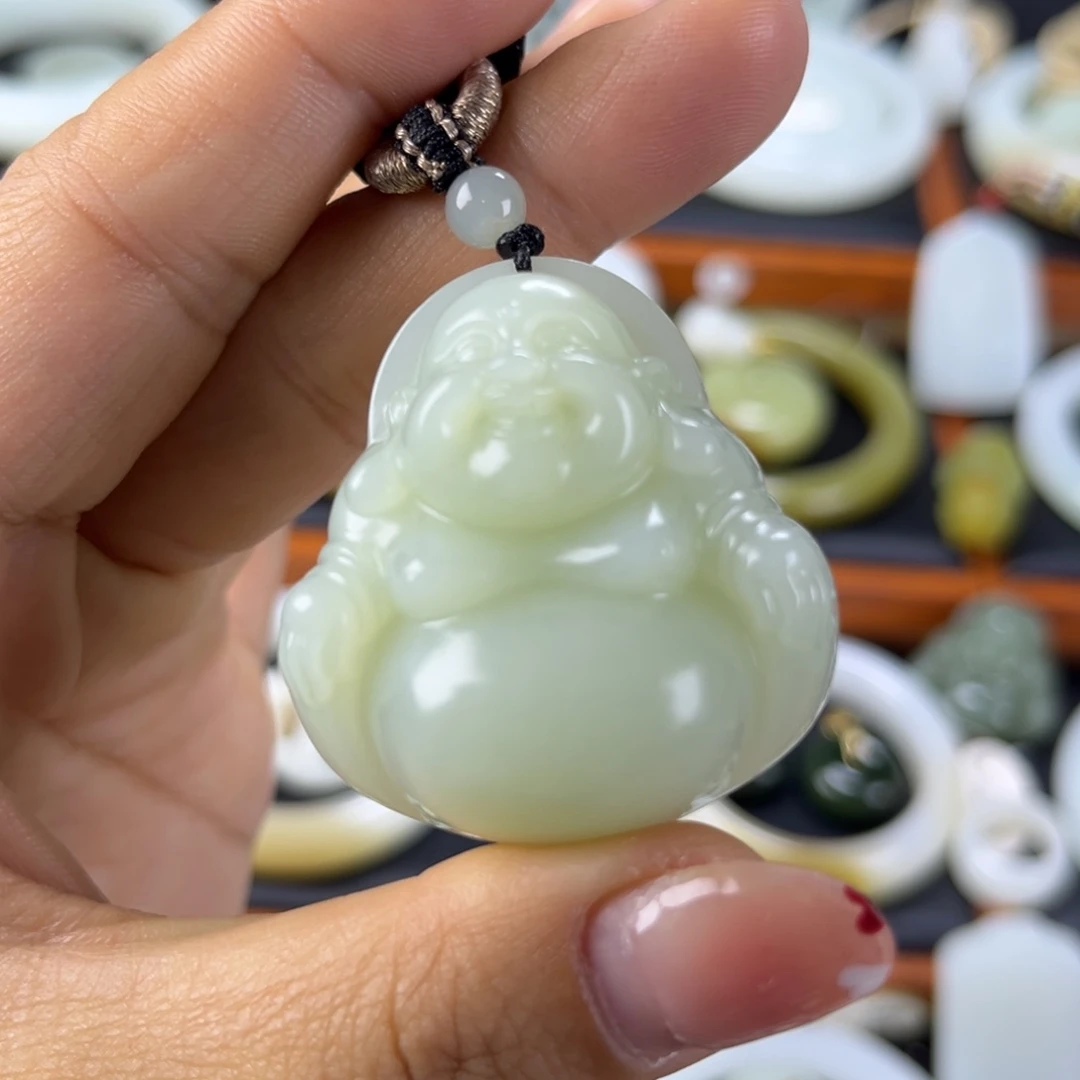 颈饰未镶嵌和田玉且末青白