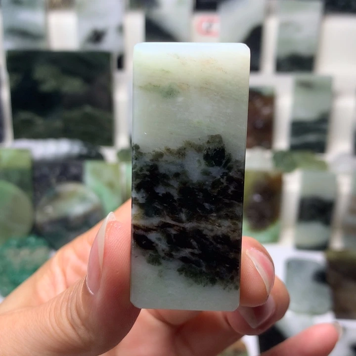 独山玉未镶嵌颈饰