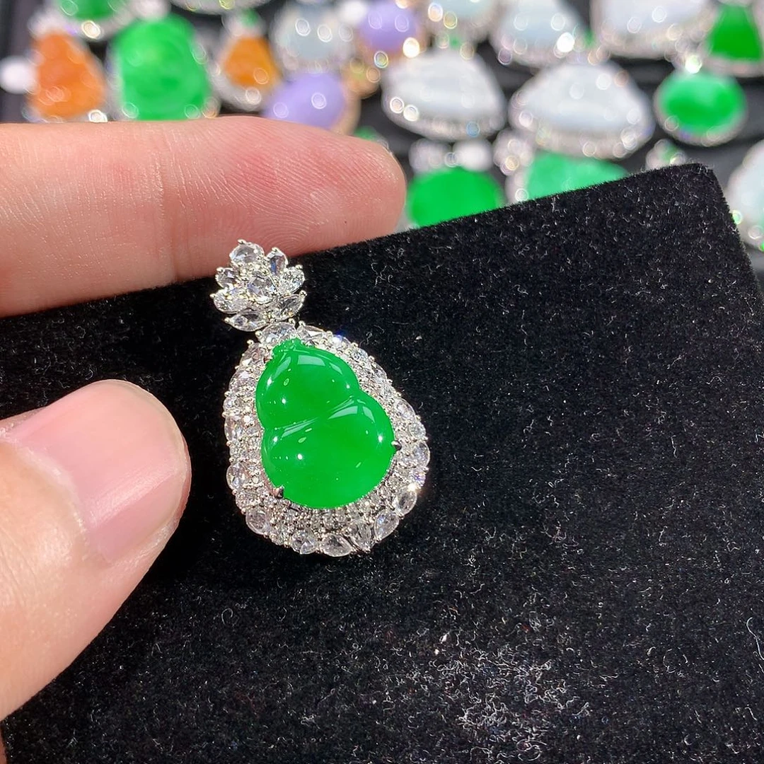 翡翠18K金镶嵌颈饰