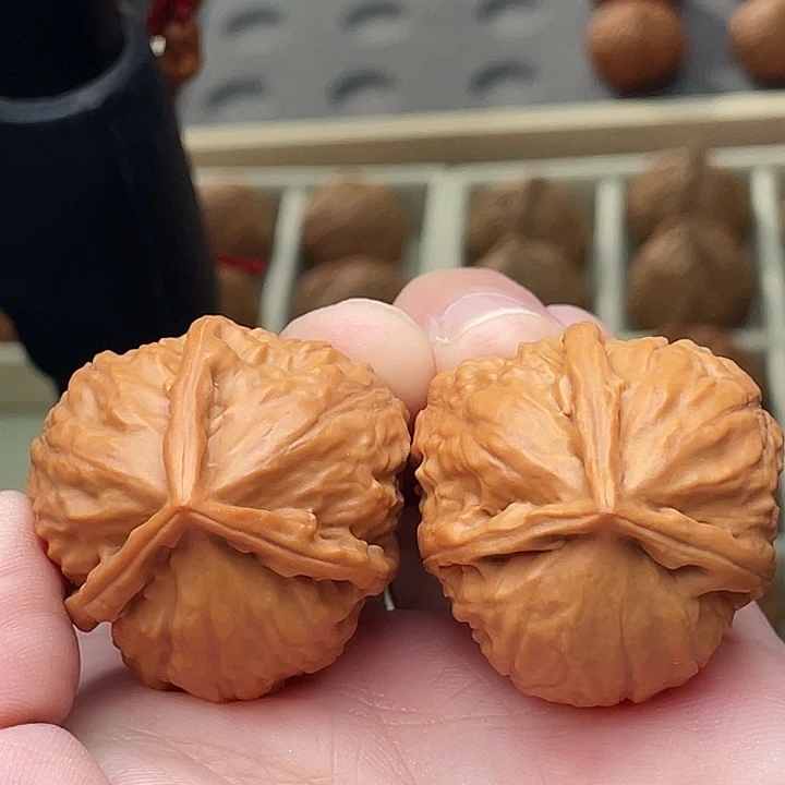 文玩核桃把件三棱