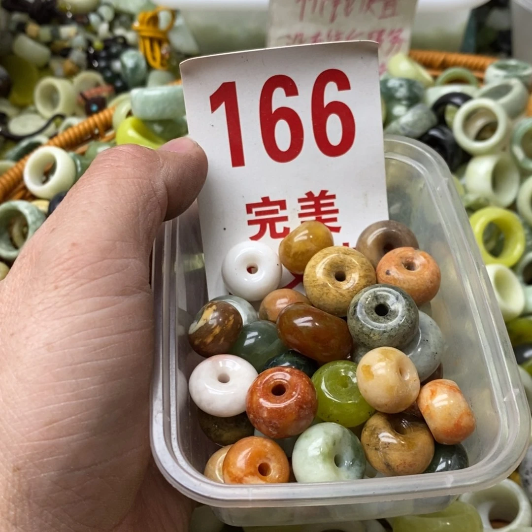 蛇纹石玉挂坠未镶嵌