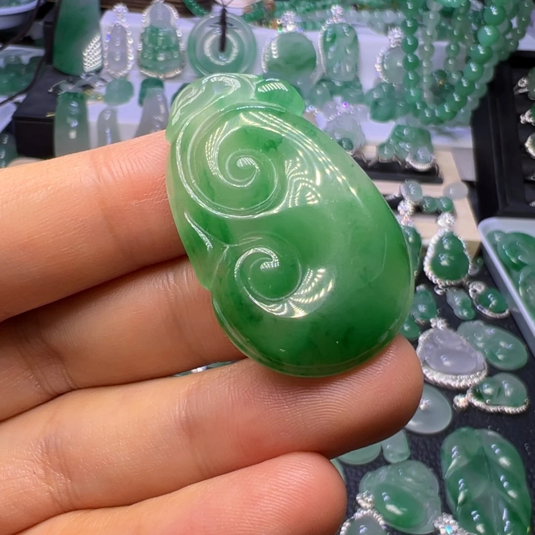 石英质玉（非洲翠）未镶嵌颈饰