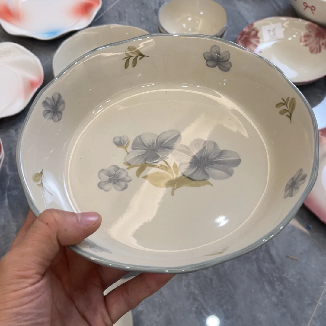 陶瓷微瑕餐具介意勿拍，满18飞！