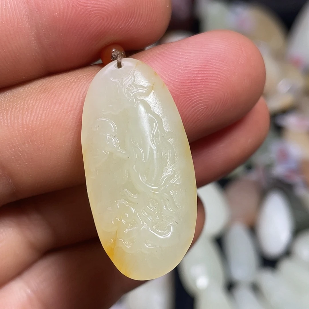 和田玉（糖玉）未镶嵌颈饰吊坠