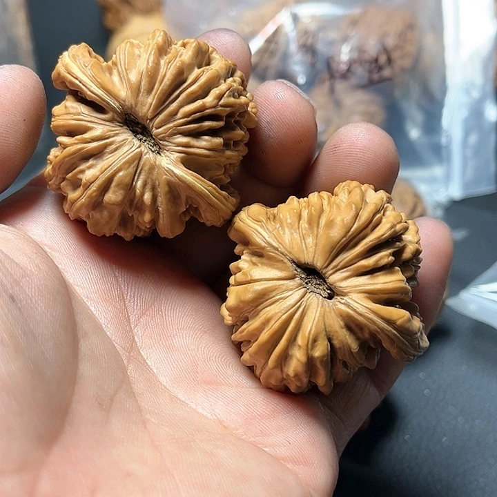 文玩核桃把件漫***院四座楼