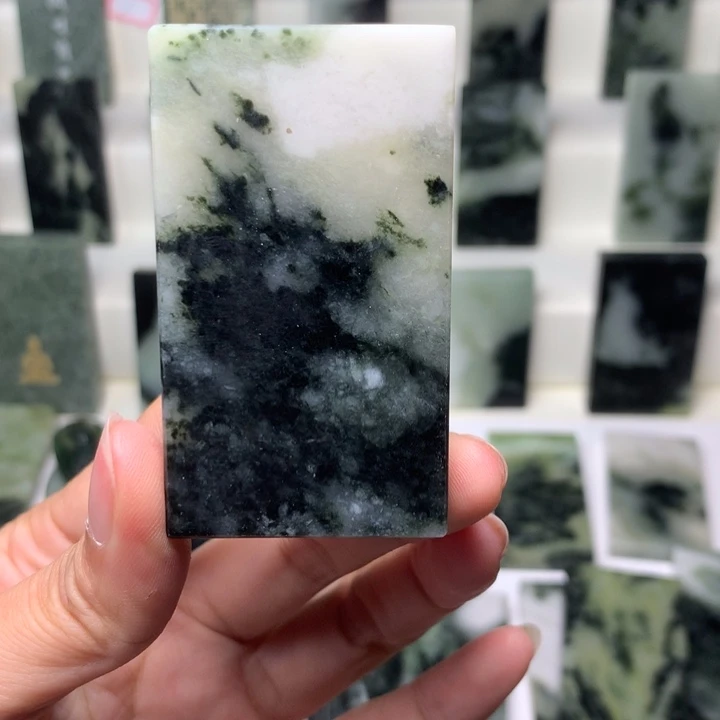 独山玉未镶嵌颈饰