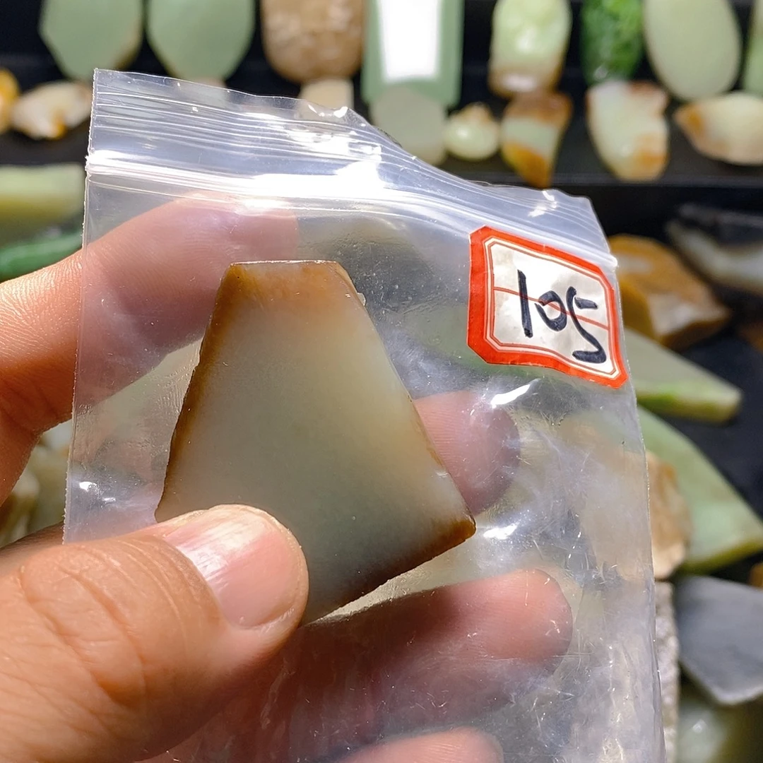 月***色和田玉（糖玉）未镶嵌珠宝半成品