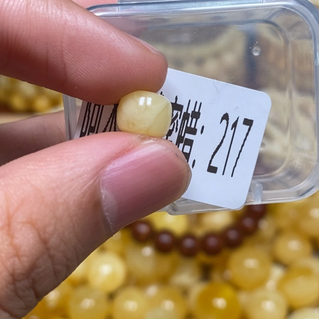 蜜蜡未镶嵌珠宝奇石217