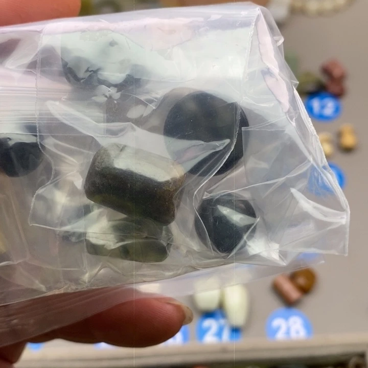 张***见蛇纹石玉未镶嵌文玩配饰百搭款式