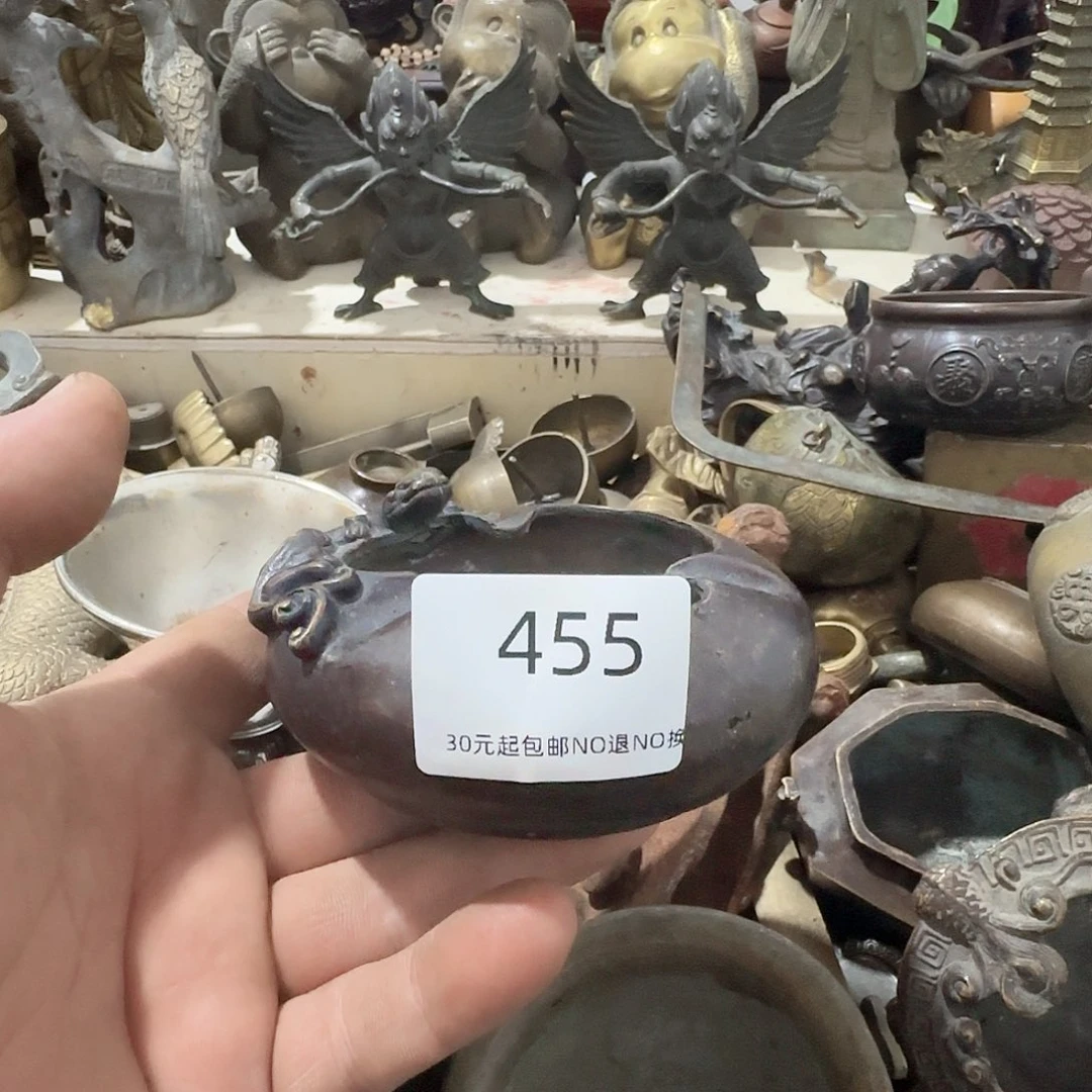 偏***雪木雅圆工艺烟灰缸一个