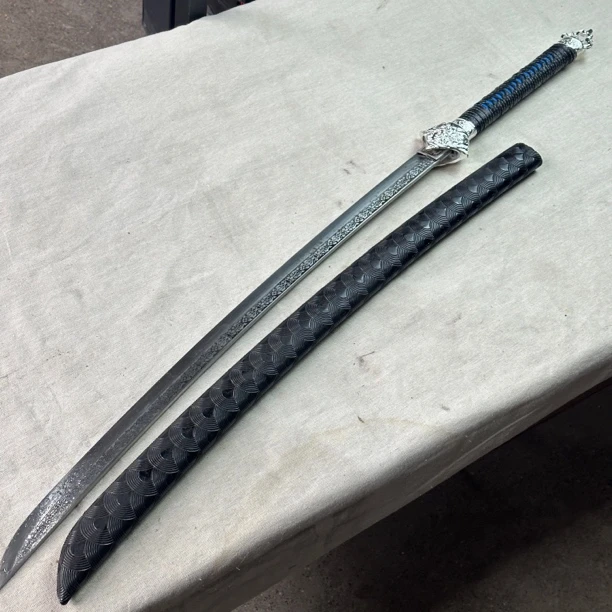 龙泉昊天佛魔秀春刀高猛钢实木皮未开刃