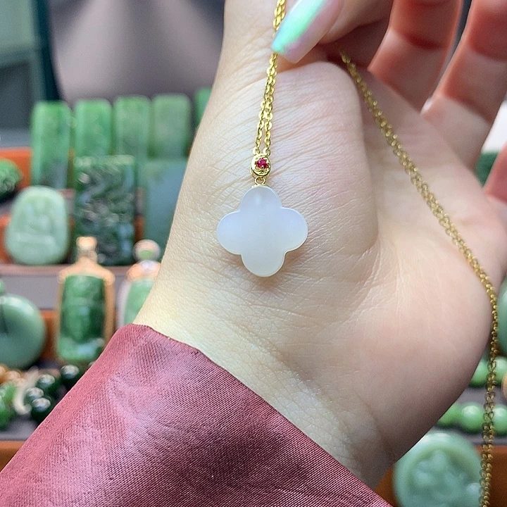 颈饰18K金镶嵌和田玉