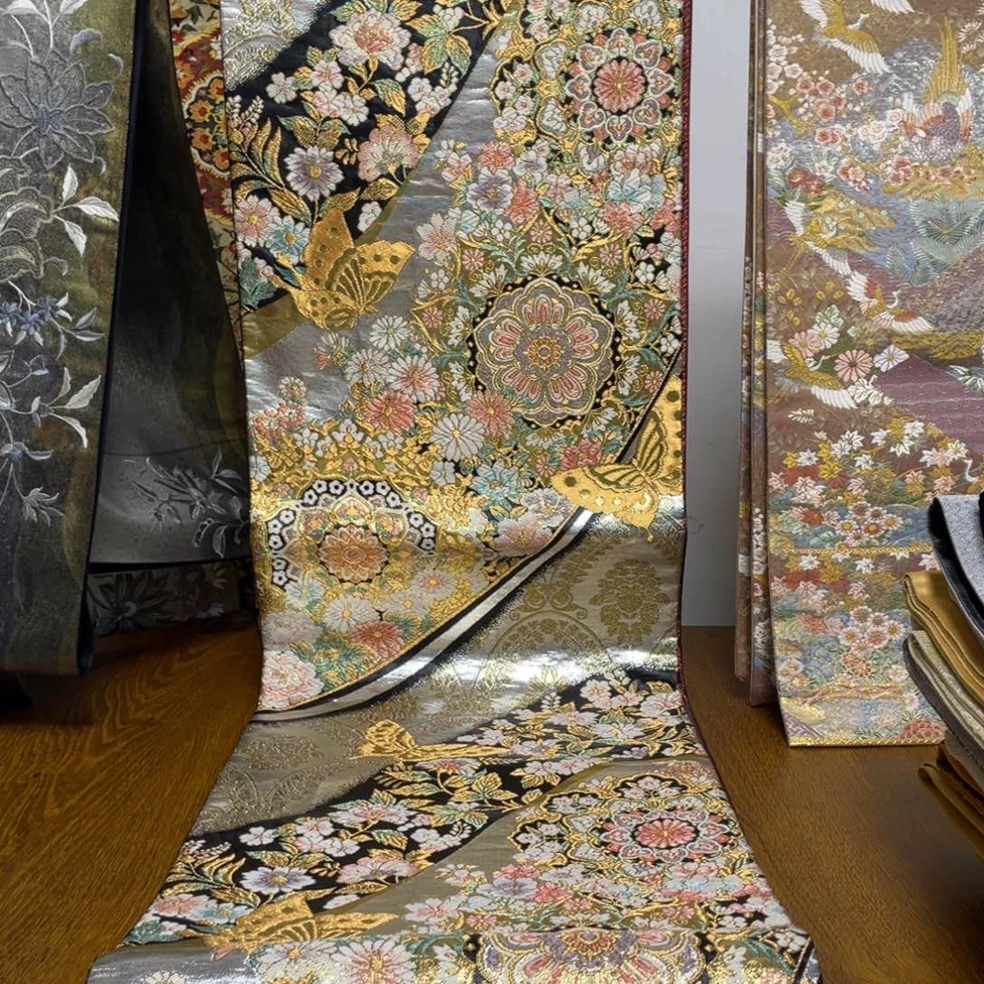 织绣彩金蝴蝶的23