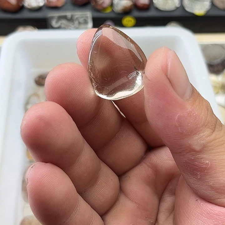 未镶嵌吊坠(赠链)水晶