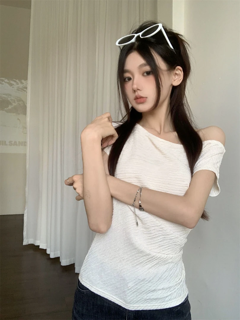 法式肌理感褶皱露肩锁骨上衣女装夏季韩版斜肩白色修身设计感T恤