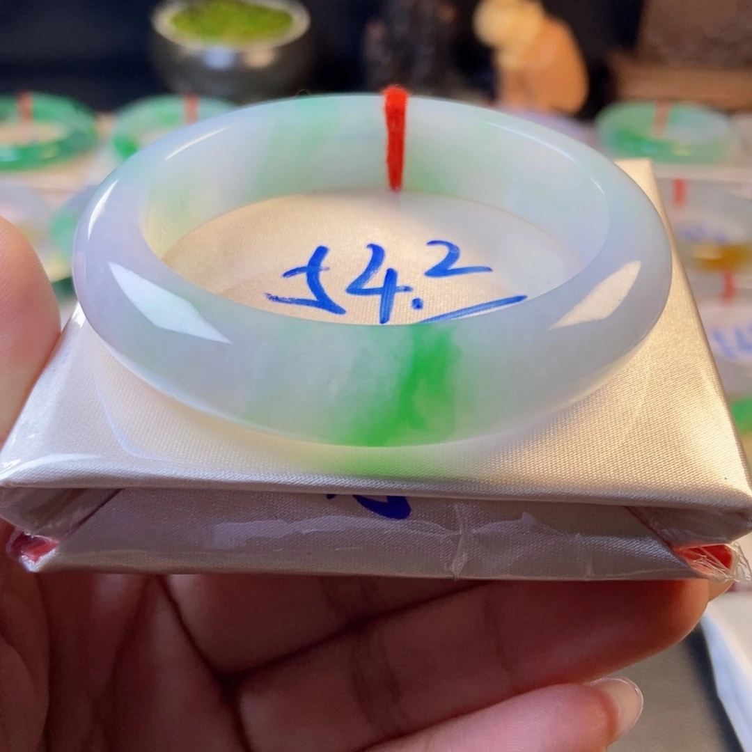 翡翠未镶嵌手镯30白底青飘翠
