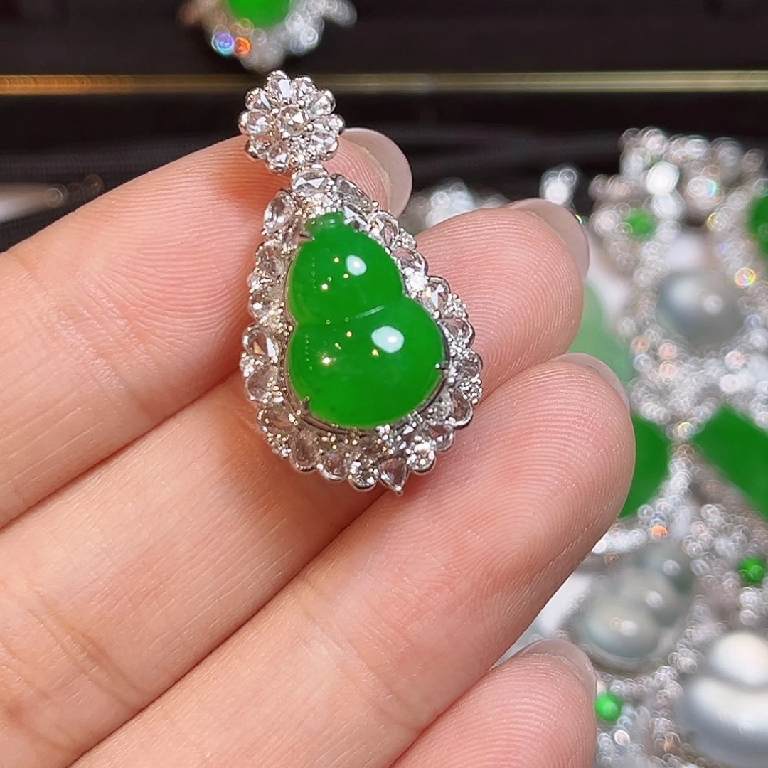 翡翠18K金镶嵌颈饰天然缅甸A货翡翠18k 金镶钻阳绿葫芦