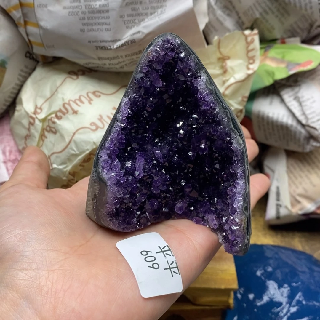 紫晶乌拉圭未镶嵌