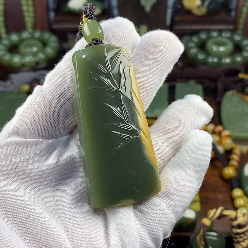 【闪购商品】岫岩河磨玉（透闪石质玉）颈饰未镶嵌