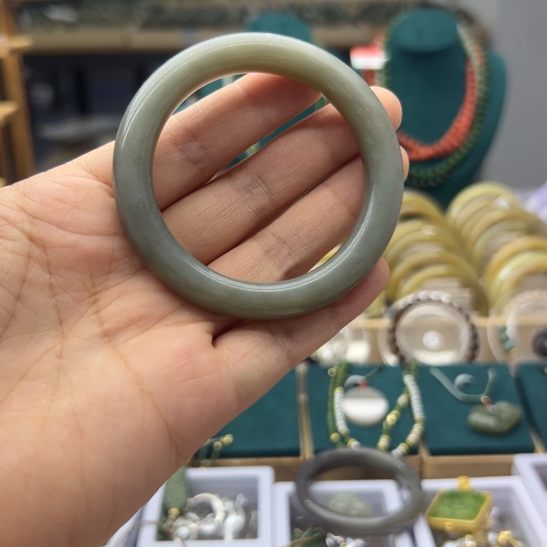 和田玉手镯未镶嵌52.5圈围2584