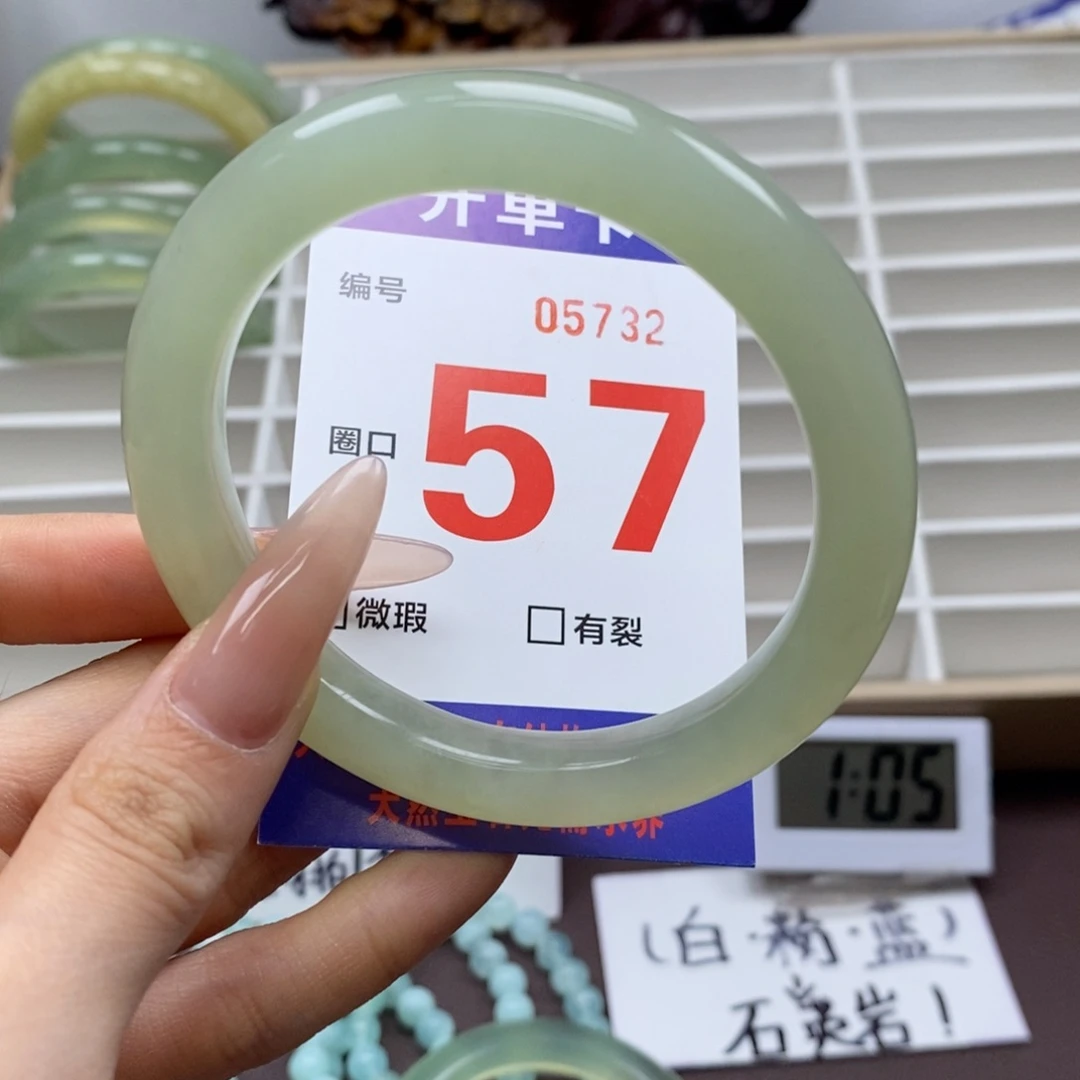蛇纹石玉未镶嵌手镯