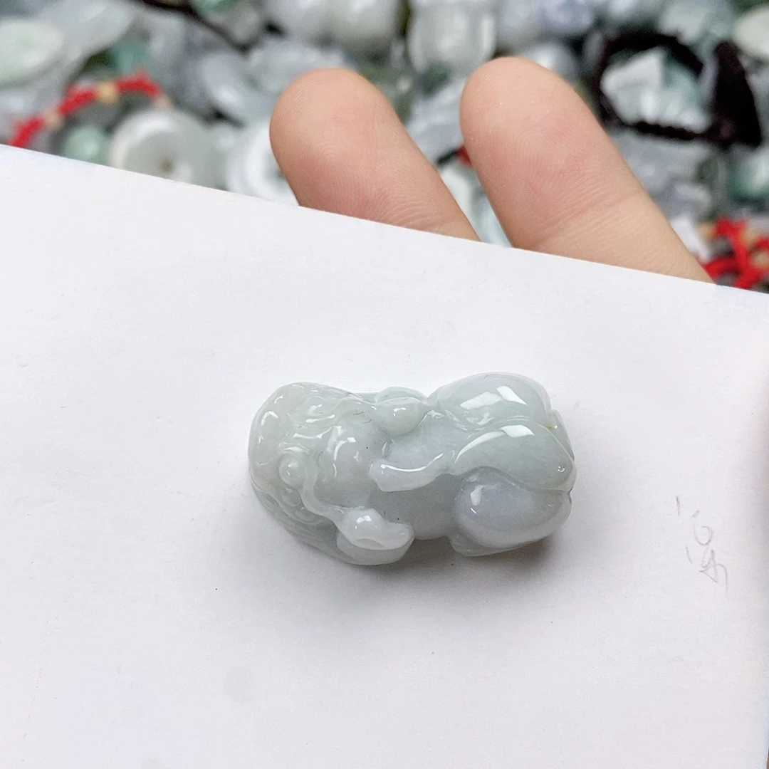 翡翠未镶嵌颈饰貔貅