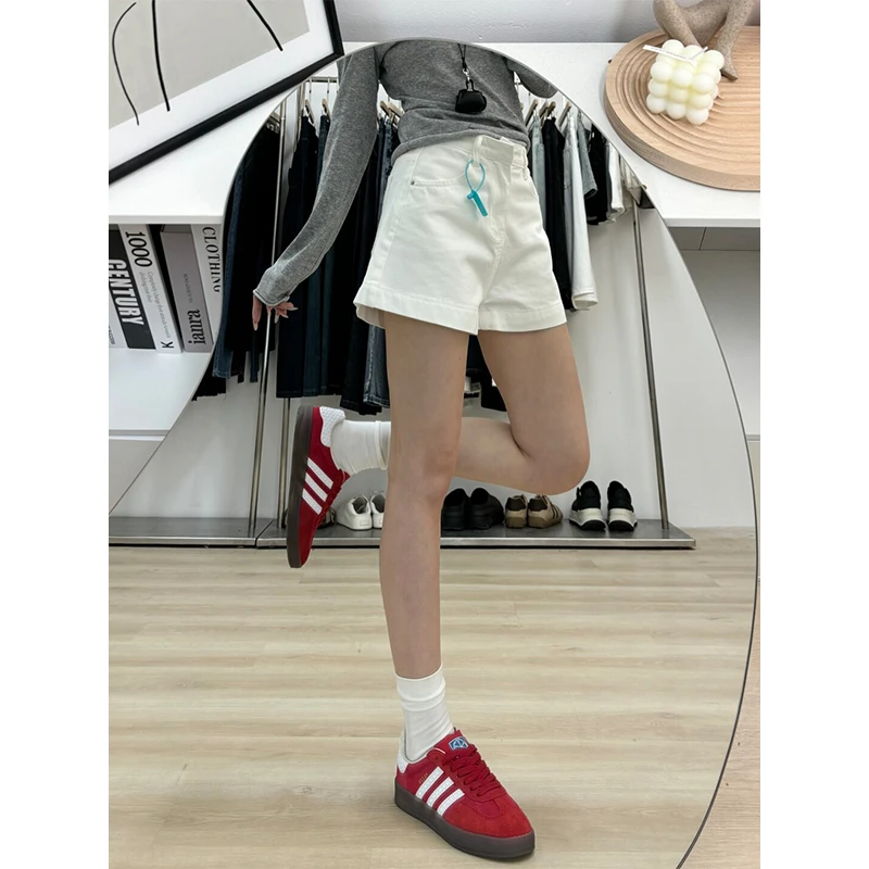 高街设计感白色牛仔短裤女夏季2025新款复古水洗小个子A字热裤潮