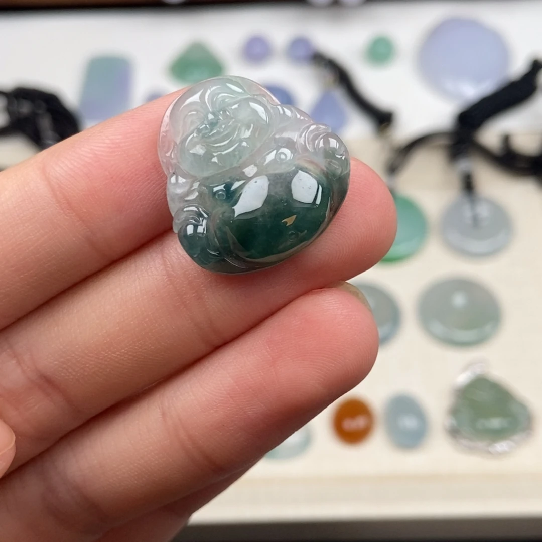 翡翠未镶嵌颈饰佛公