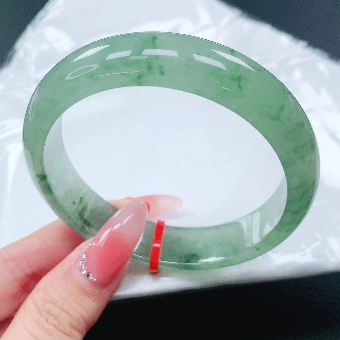翡翠手镯未镶嵌58圈