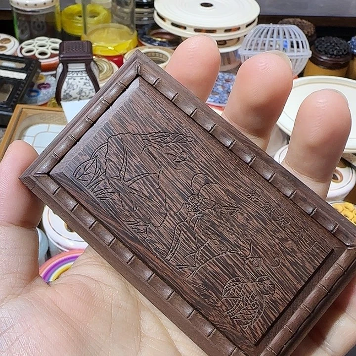蟋蟀鸡翅木黄蛉一个