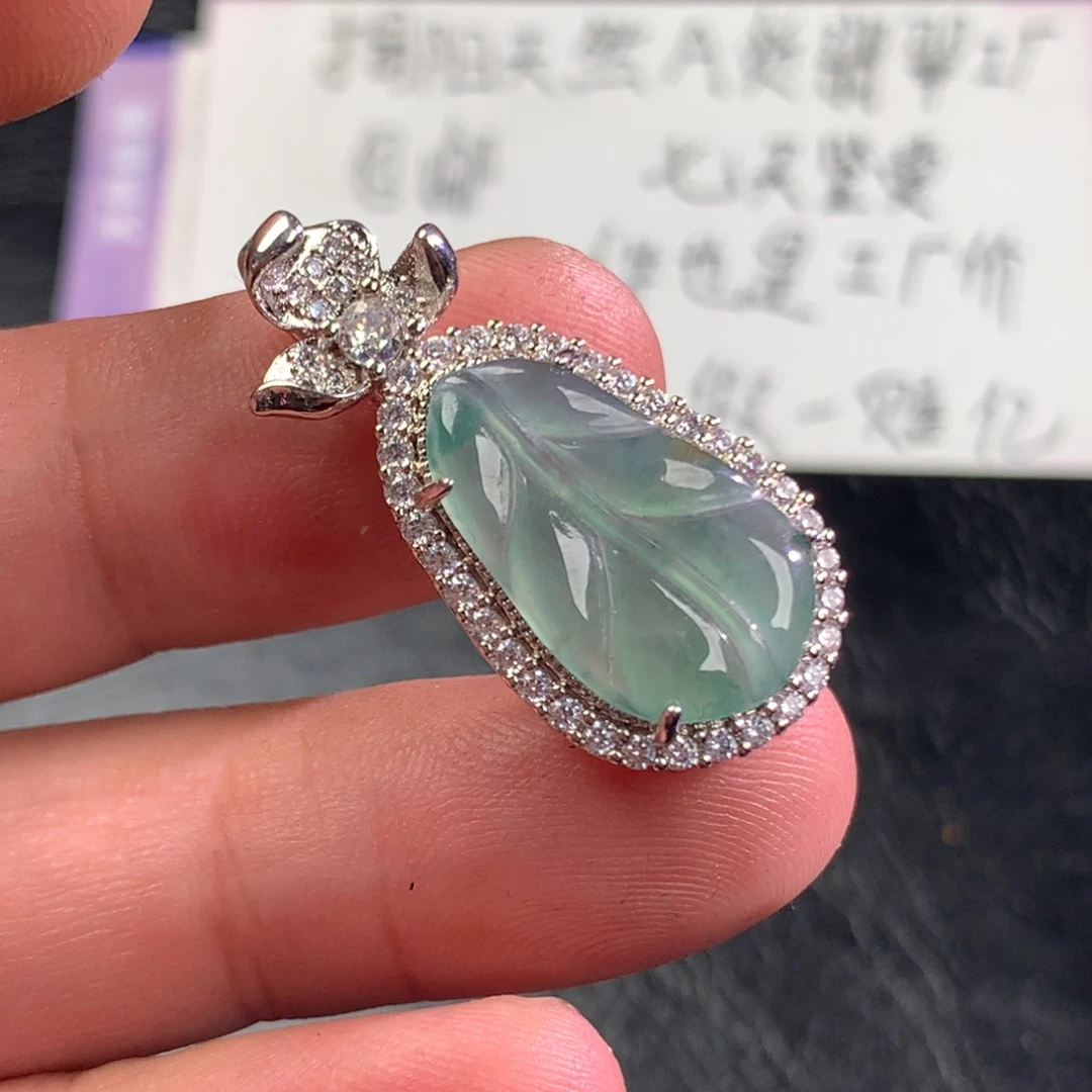 翡翠未镶嵌颈饰芭蕉叶