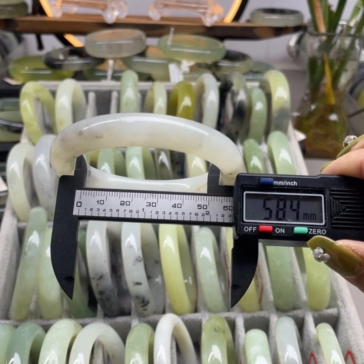 蛇纹石玉手镯未镶嵌88