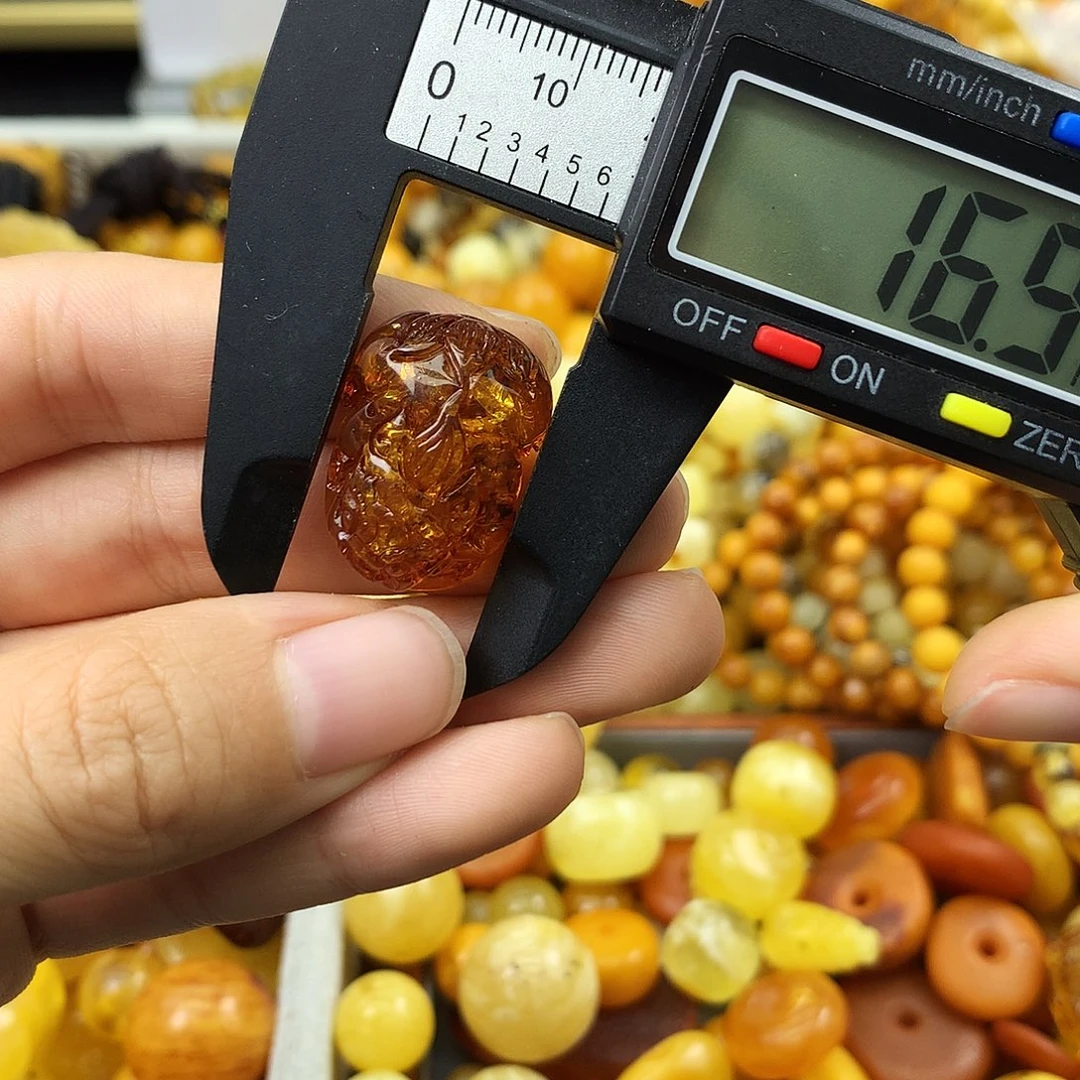 未镶嵌琥珀珠宝奇石