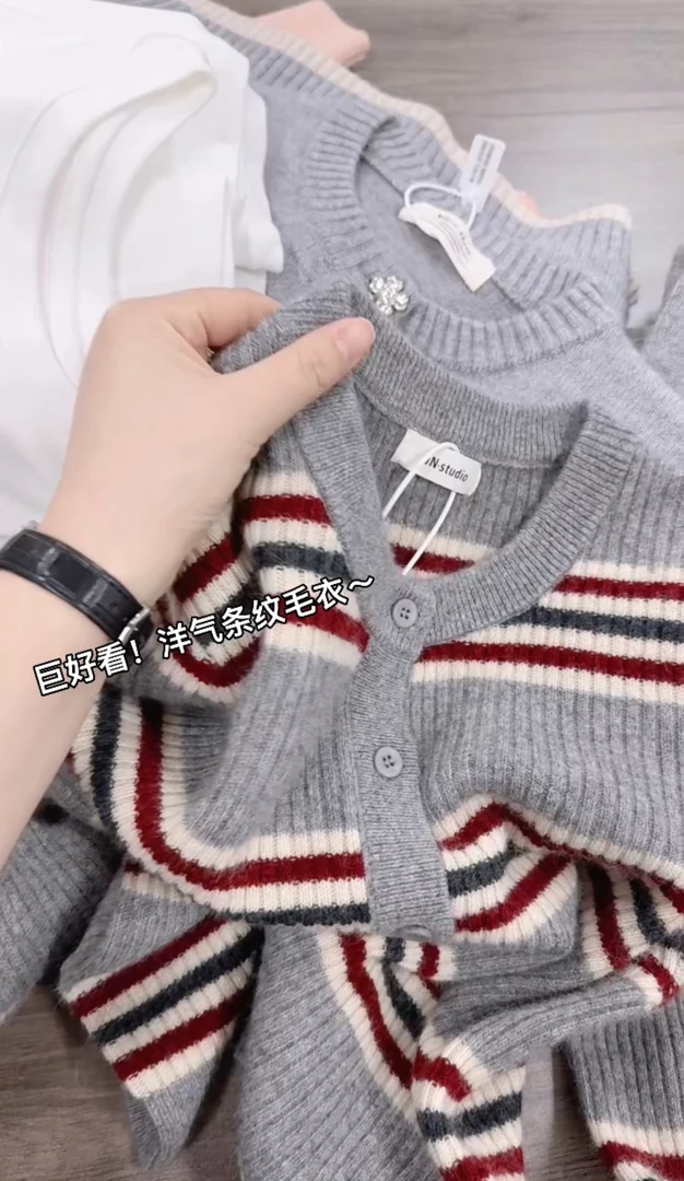 米蓝家名殿！巨洋气～驼绒条纹开衫毛衣外套033