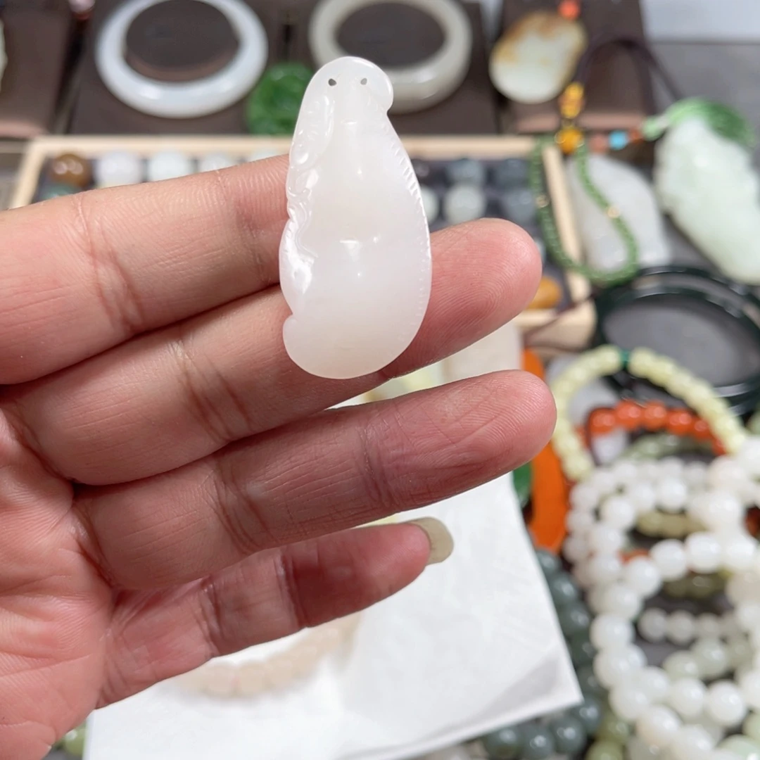 和田玉未镶嵌颈饰