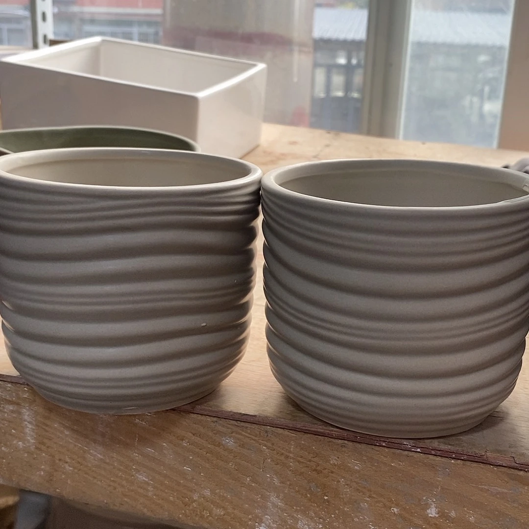 杯子陶盆有孔 瑕疵介意勿拍