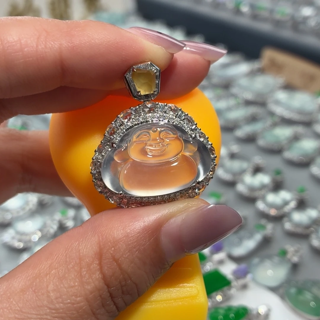 翡翠18K金镶嵌颈饰佛公