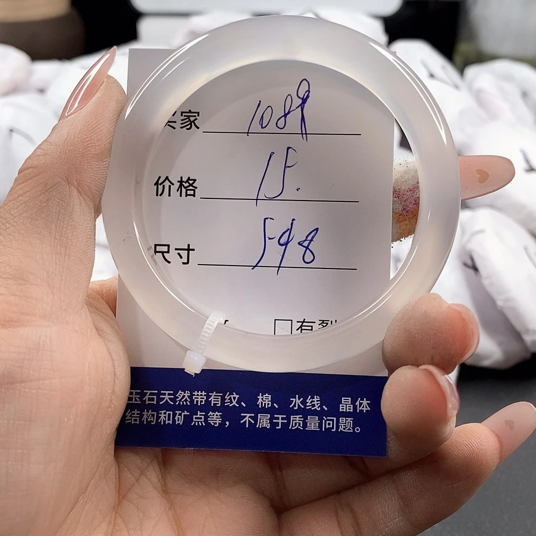 石英质玉未镶嵌颈饰