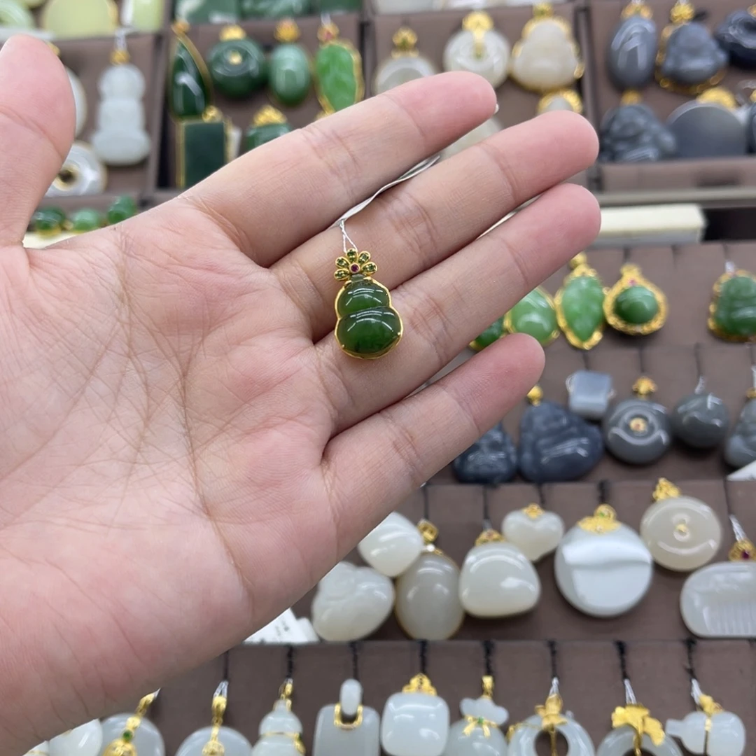 和田玉18K金镶嵌吊坠(赠链)