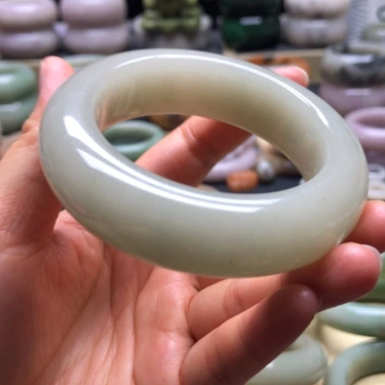 石英质玉手镯未镶嵌