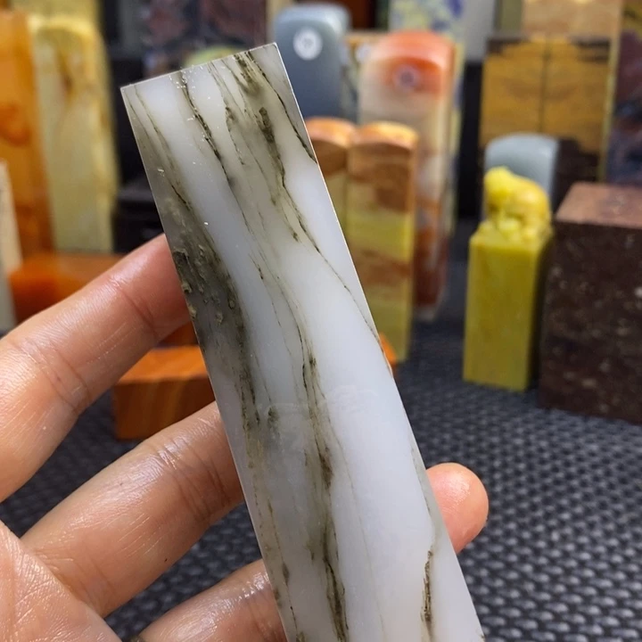 江西石难***萱青田石印章石