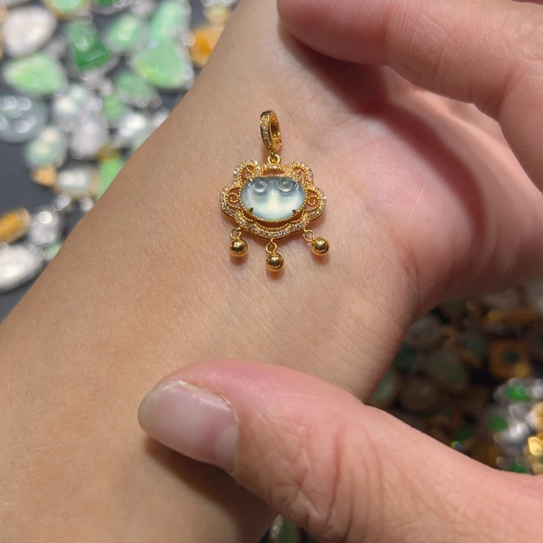 翡翠颈饰18K金镶嵌列****吗吊坠