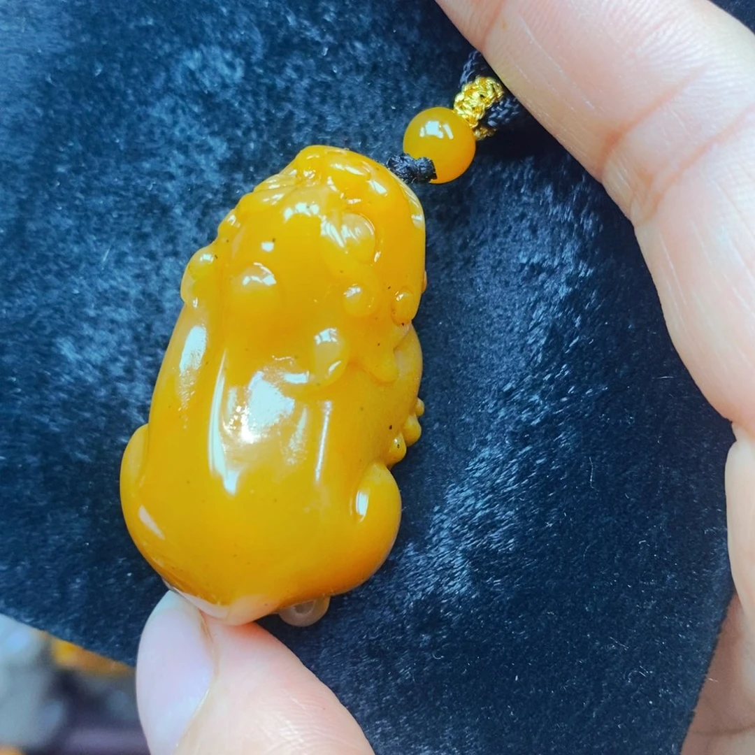 未镶嵌石英质玉（黄龙玉）颈饰