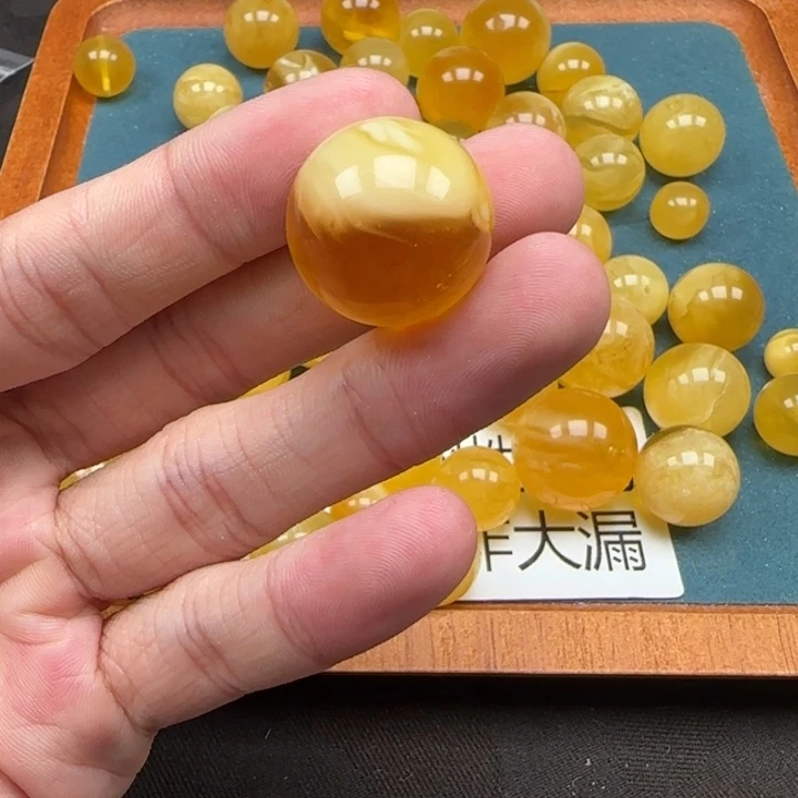 未镶嵌蜜蜡裸石天然372